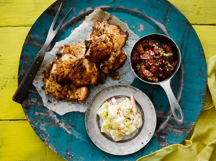 Grillattua kanaa ja kaksi salaattia