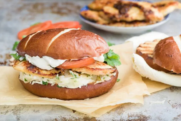 Pippuriset kanahampurilaiset