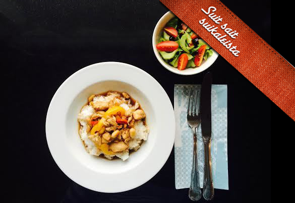 Kanaa pikantilla maapähkinäkastikkeella