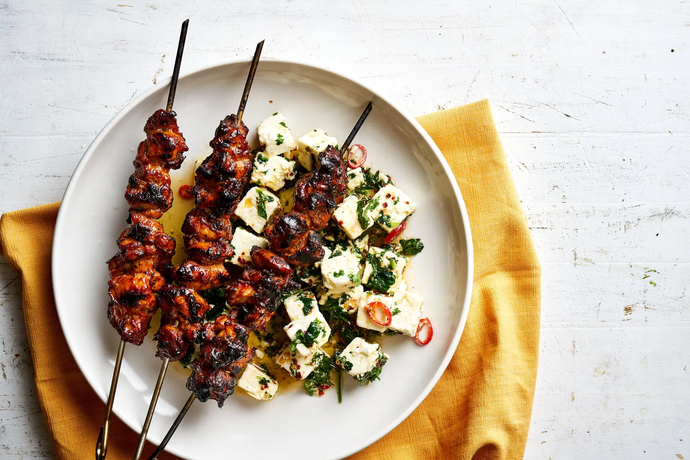 Grillatut kanavartaat ja marinoitua fetaa