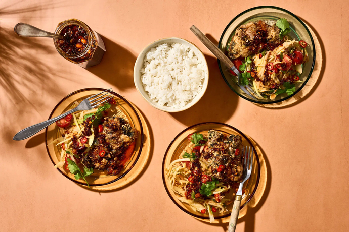 Thaimaalainen frittikana ja Som Tum -papaijasalaatti