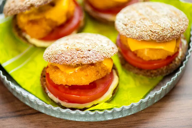 Rukiiset kananugget-burgerit