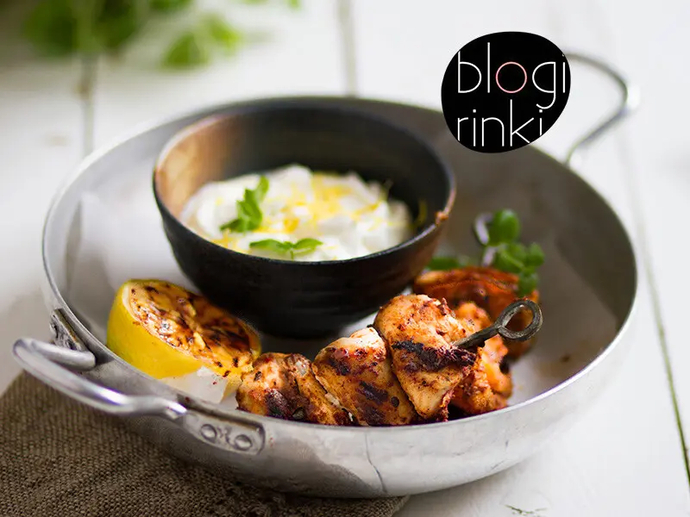 Marokkolaiset kanavartaat, mantelicouscous ja jogurttikastike