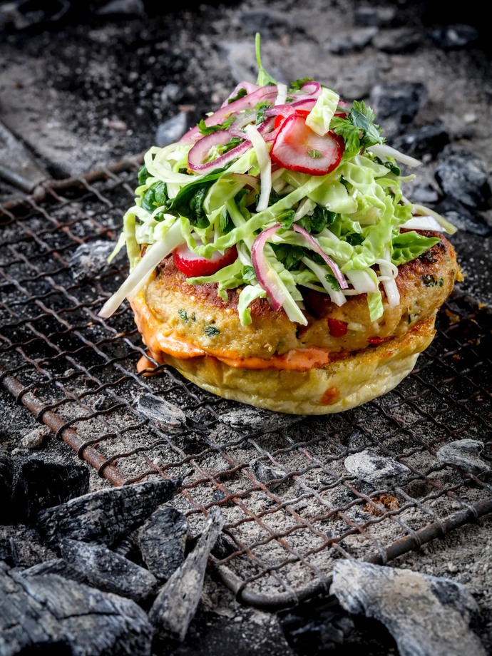 Thai-burgeri ja aasialainen salaatti