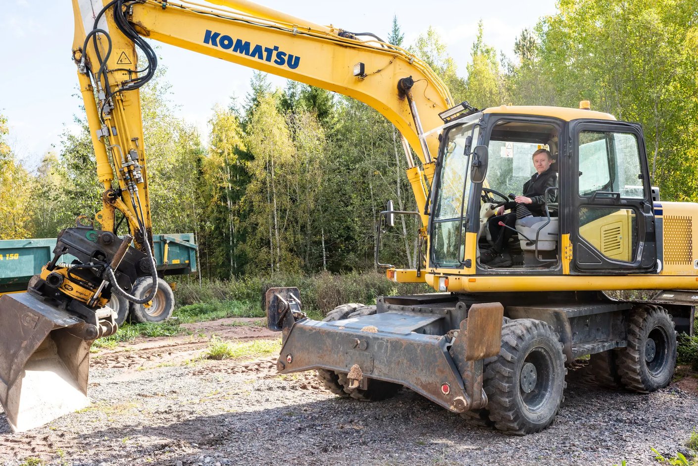 Kariniemen kotitila Kyöstilän tila tilanpitäjä traktorissa