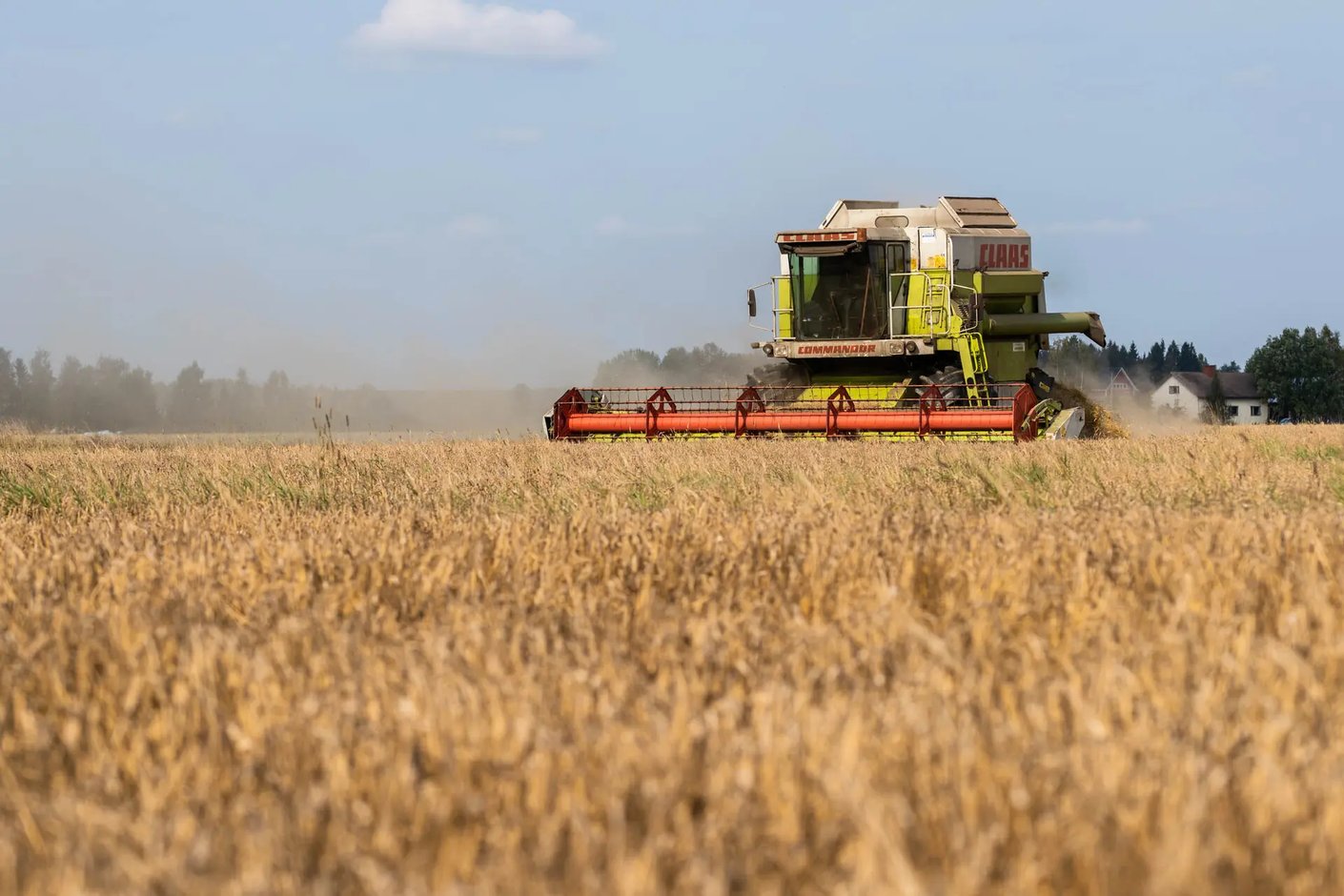 Kariniemen kotitila mty Tattisen tila kylvökone pellolla