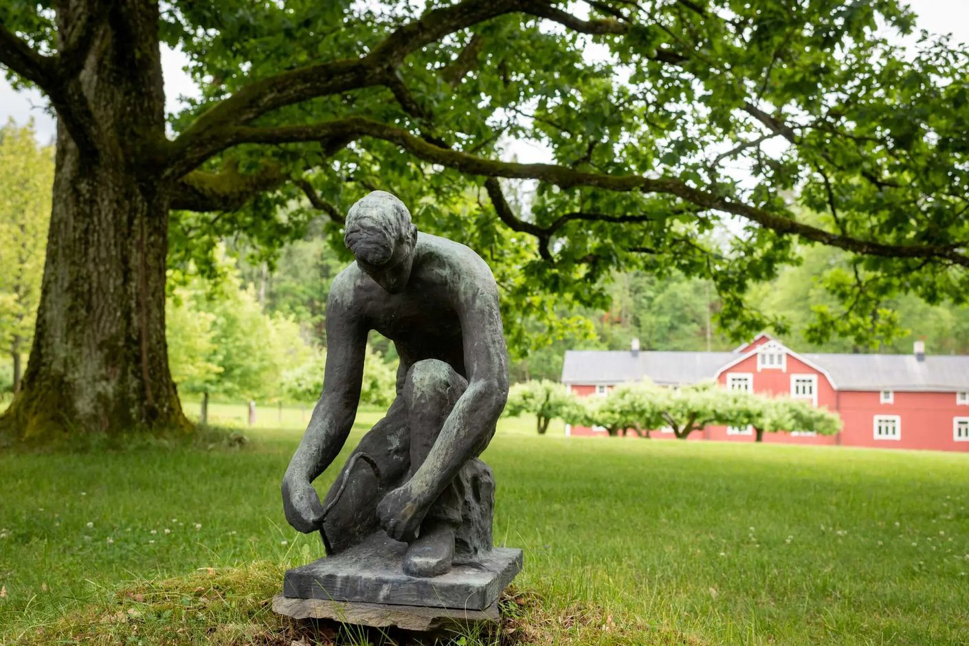 Kariniemen kotitila Paarskylän kartano patsas