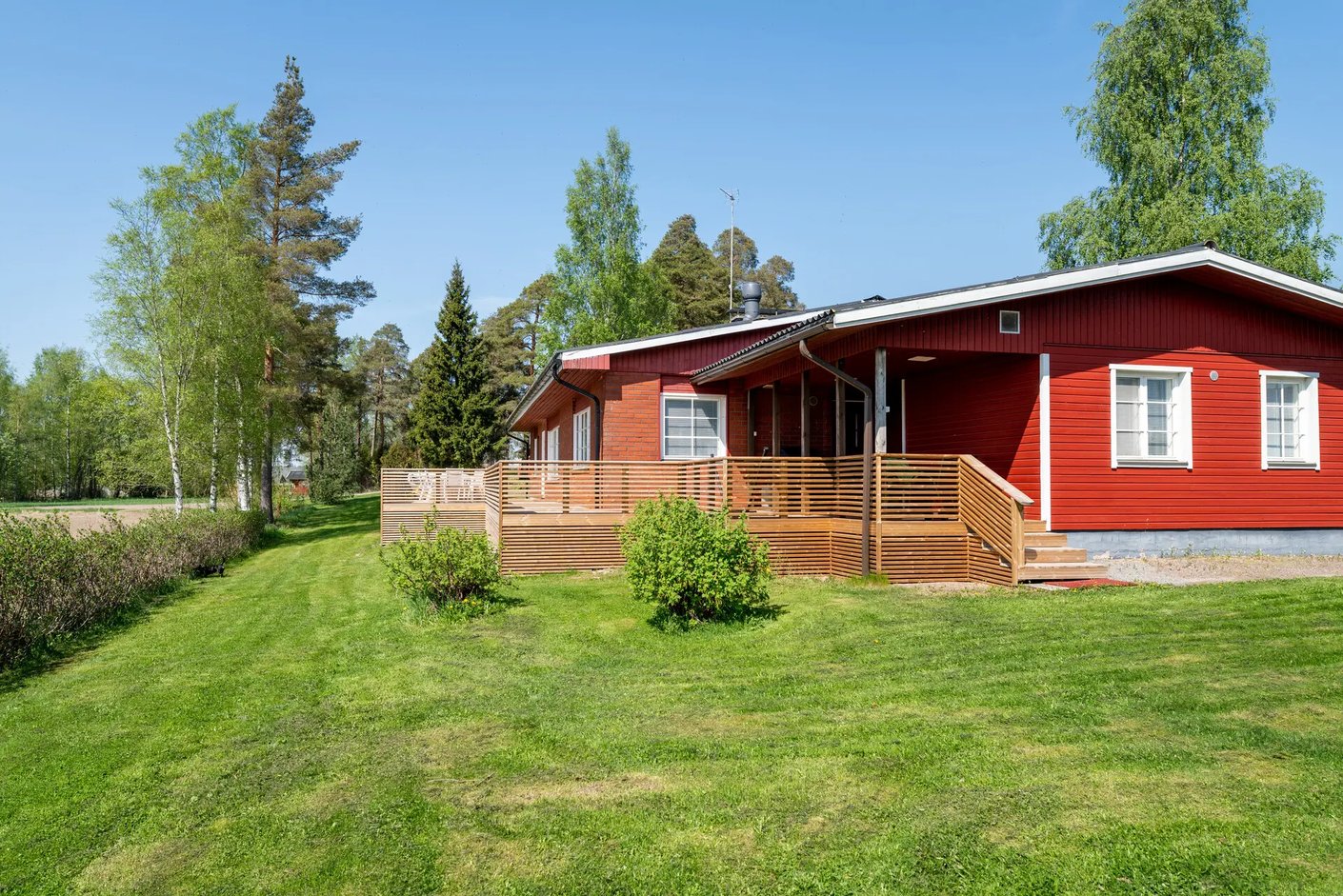 Kariniemen kotitila Peltolan tila punainen talo