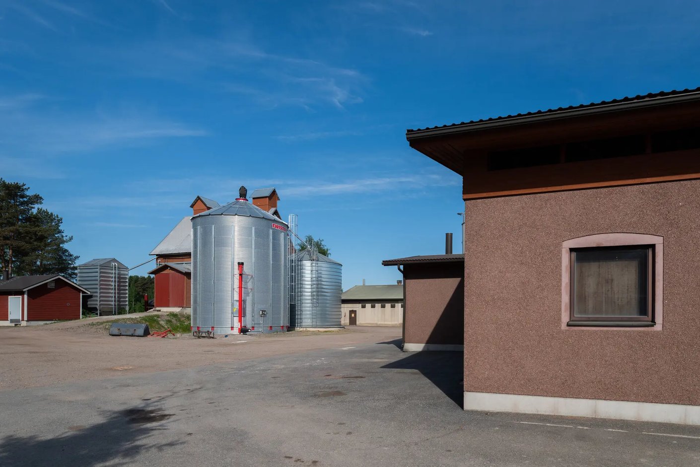 Kariniemen kotitila Suosaaren tila kanalat