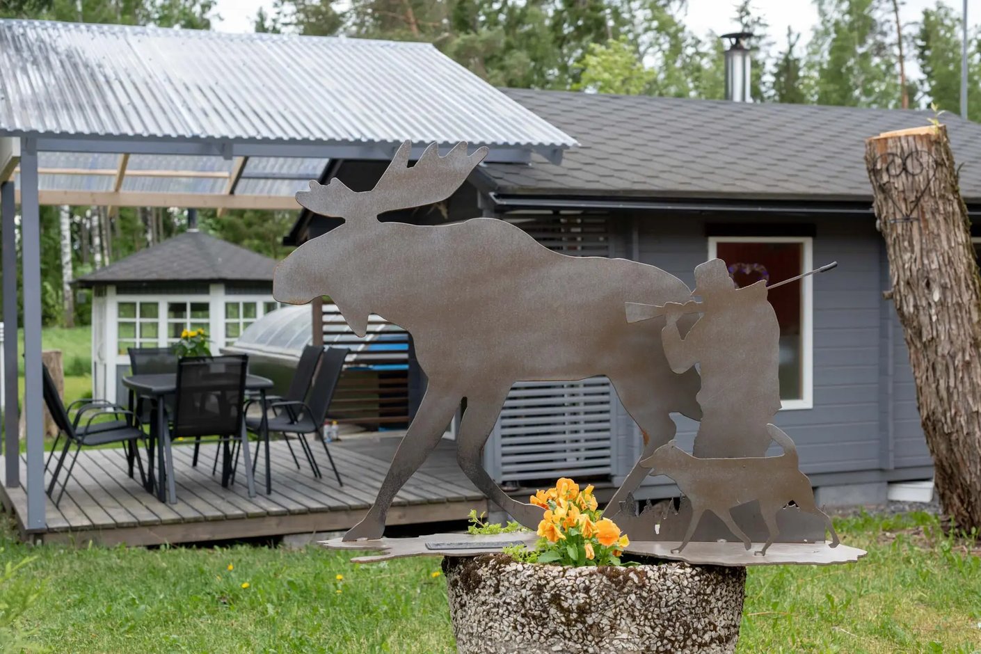 Kariniemen kotitila Tattisen tila hirvikoriste