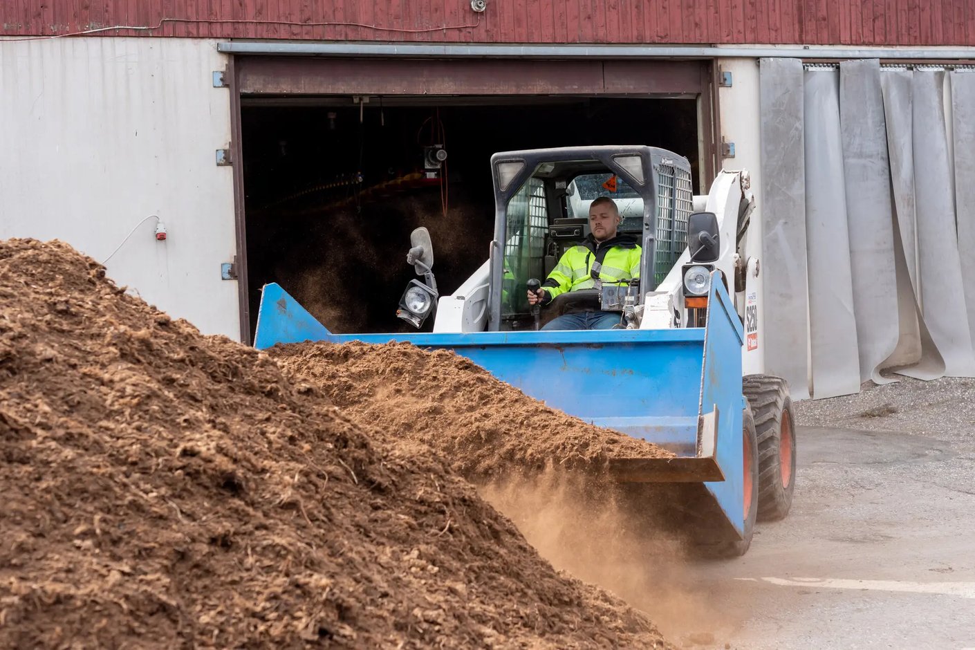 Kariniemen kotitila Tyykilän tila lannanluontia