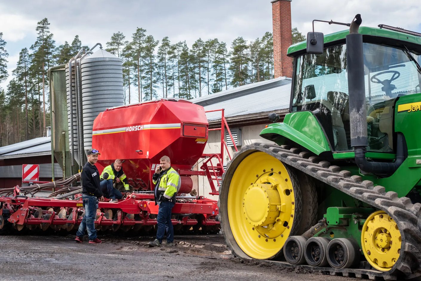 Kariniemen kotitila Tyykilän tila työkoneita