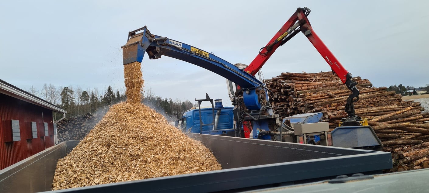 Kariniemen Kiiskin tila haketta lavalla